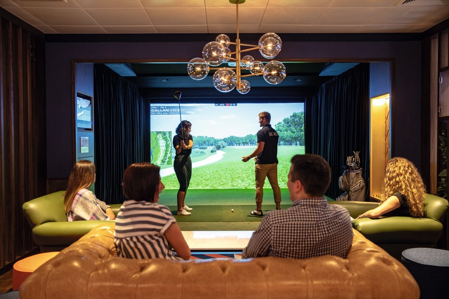 Marella Cruises Marella Explorer 2 The 19th Hole ©Tom Parker.jpg